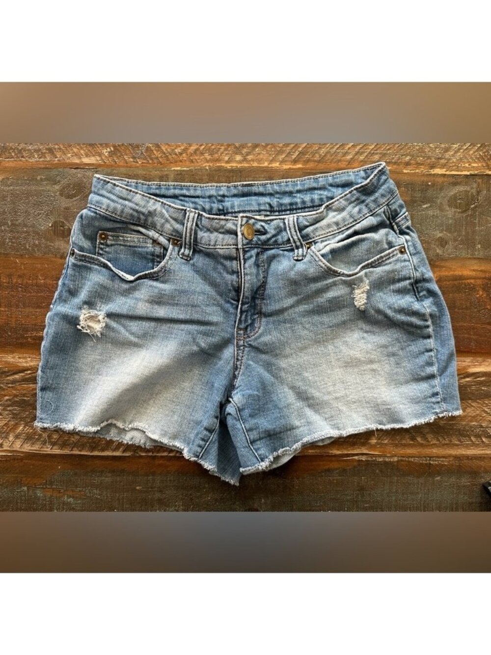 Time and Tru Women's 8 Mid Rise Frayed Hem Denim Shorts | SKU 0565